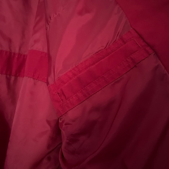 Red coat/jacket.Silver coloured adornments. Water repellent. Lined. Nautical - Picture 10 of 12